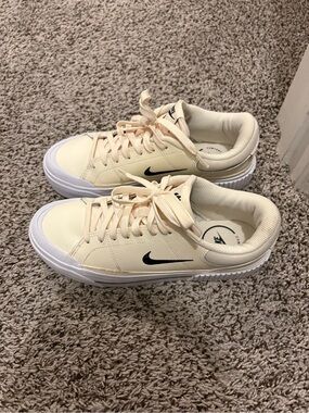 Women’s Nike Legacy Lift